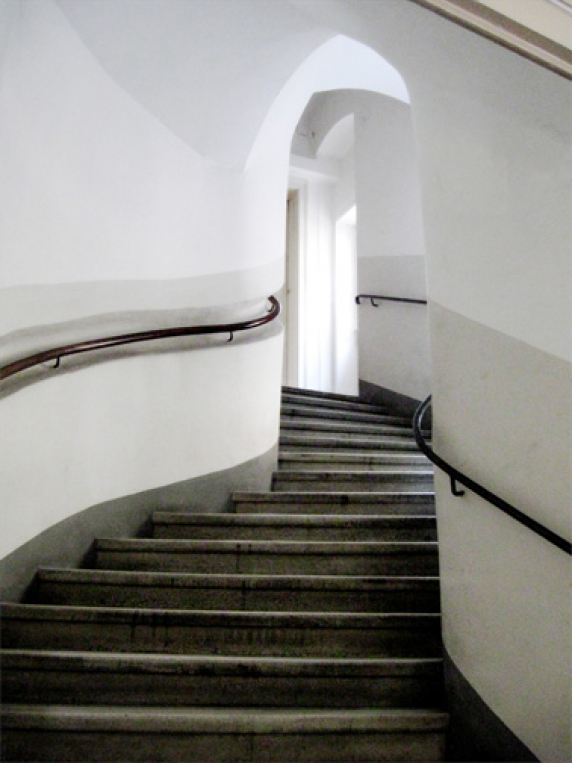 curved_stairway_vienna_72d.jpg